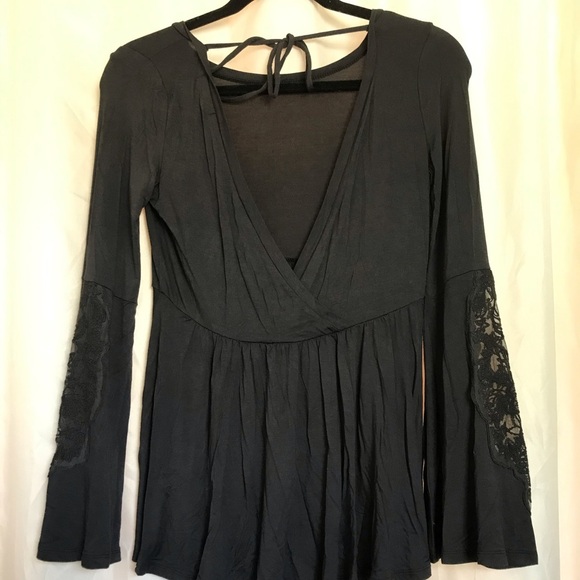 Super cute and soft American Eagle shirt - Picture 3 of 4